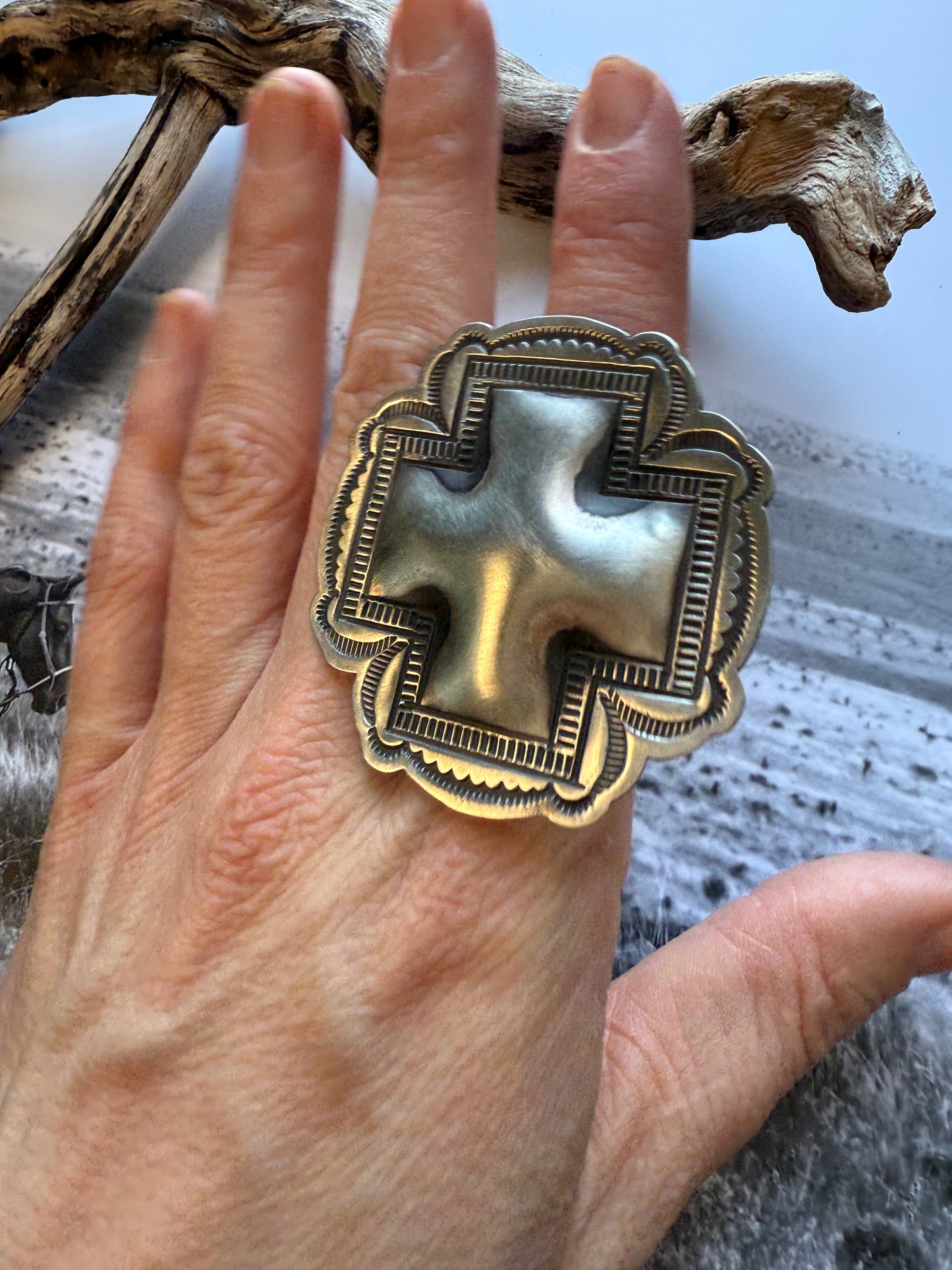 Leander Tahe Cross Ring- adjustable