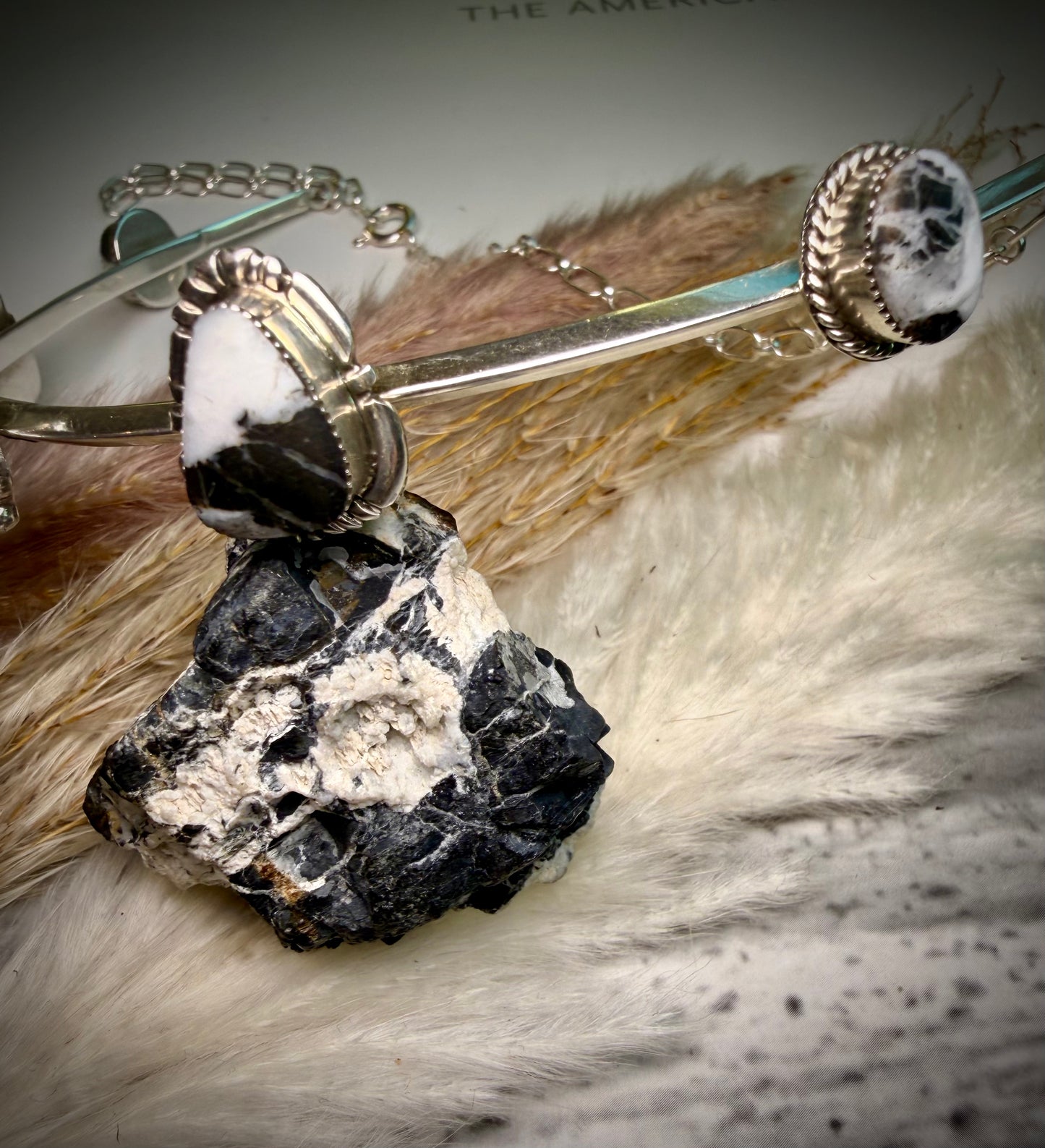 White Buffalo 5-Stone Choker Necklace By David Lopez