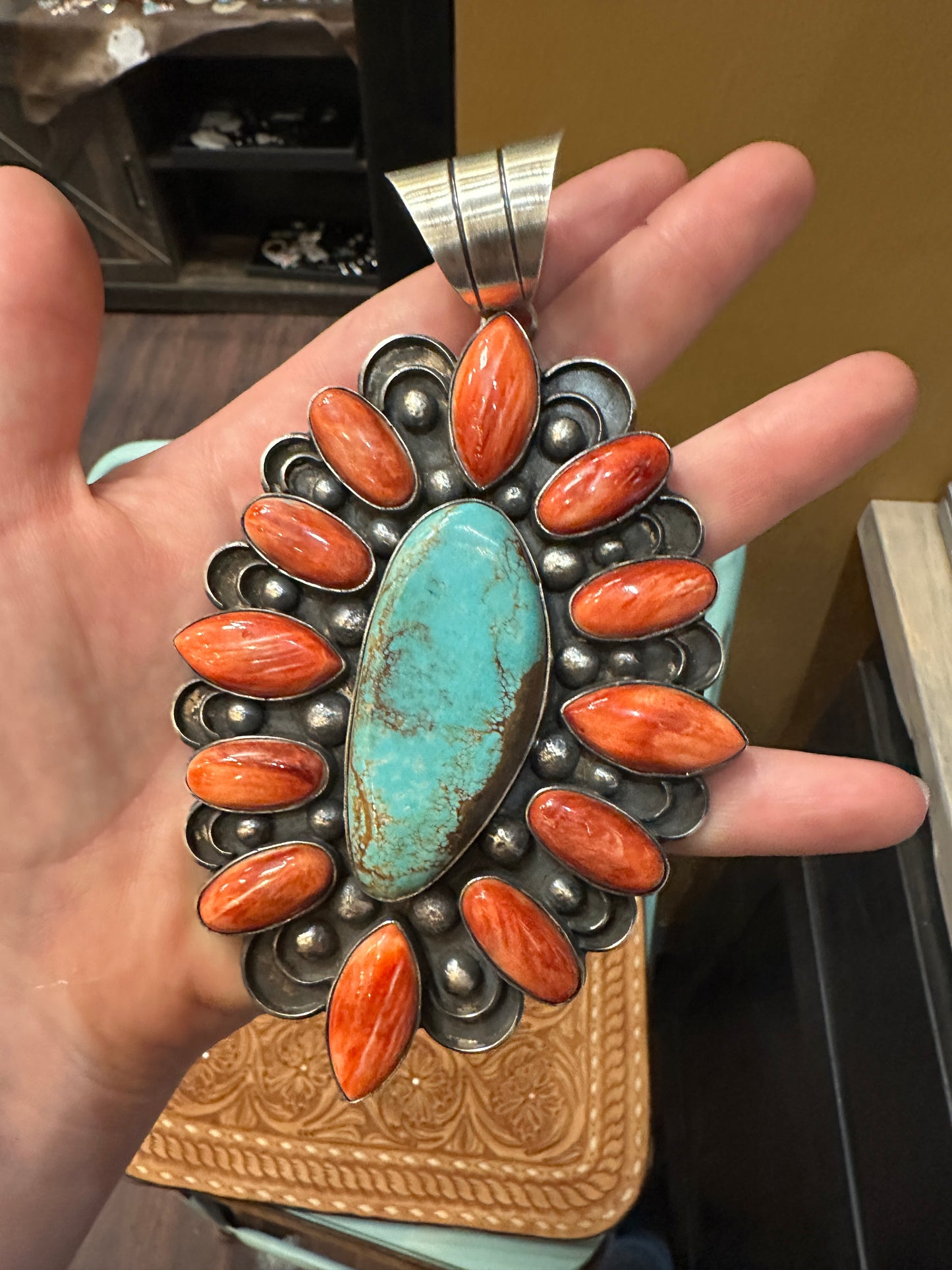 Spur Pendant