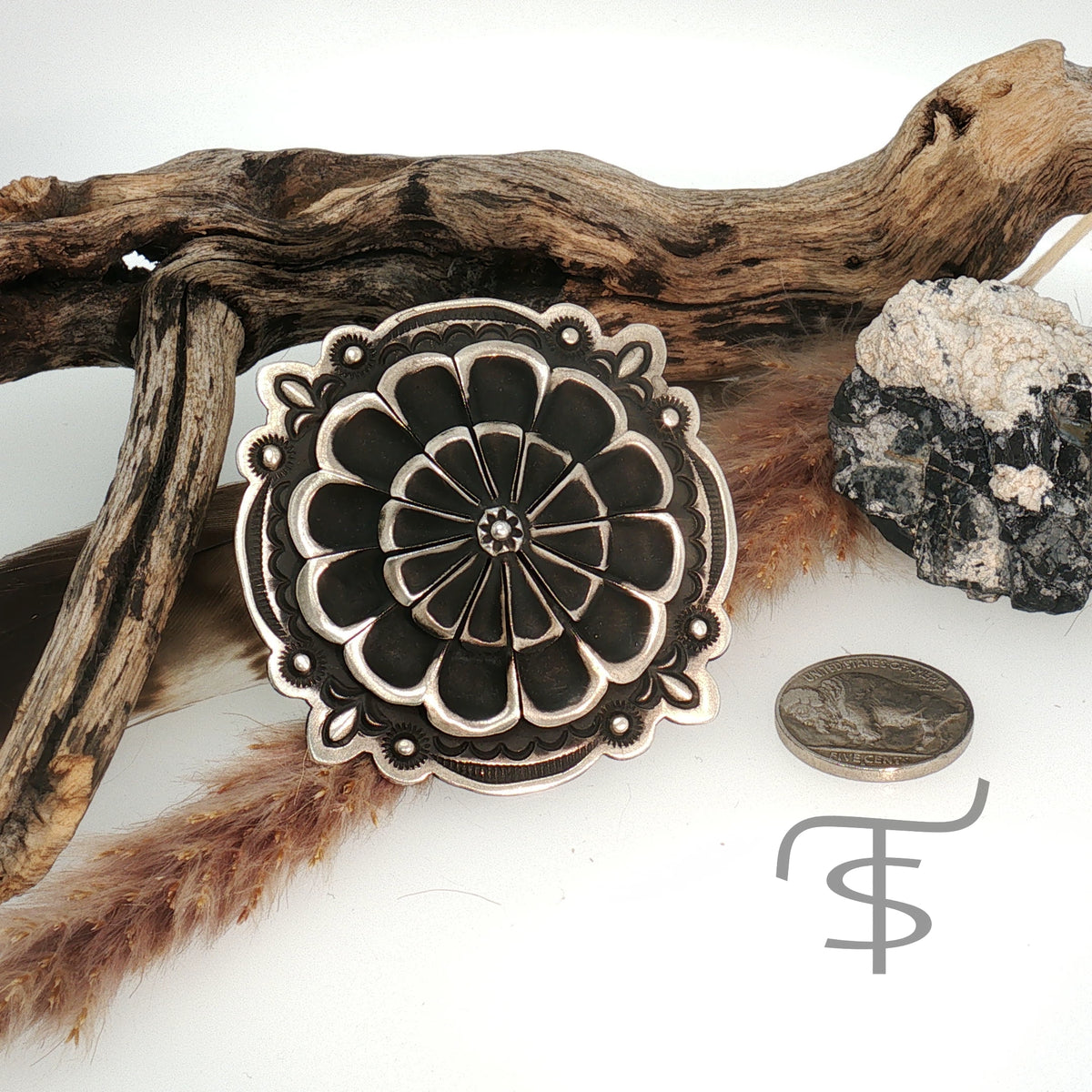 Adjustable L Tahe Flower Ring