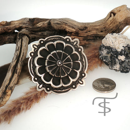 Adjustable L Tahe Flower Ring