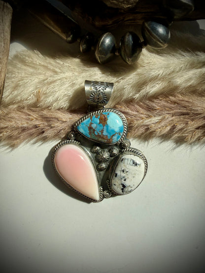Pink Conch, Golden Hills & White Buffalo Pendant