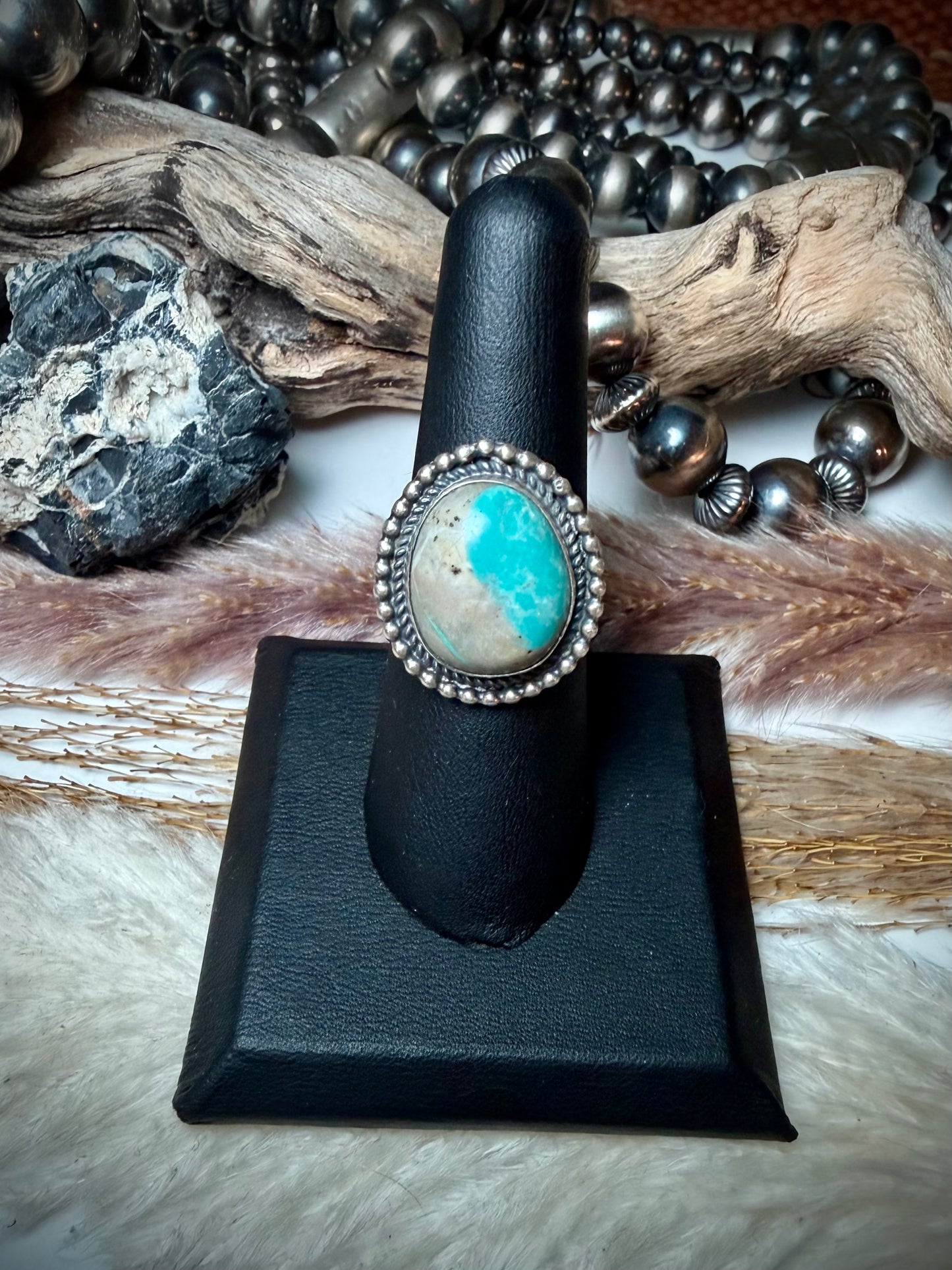 Royston Ribbon Ring Size 8