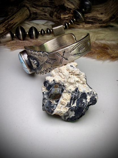 Crossed Arrows Golden Hills Cuff