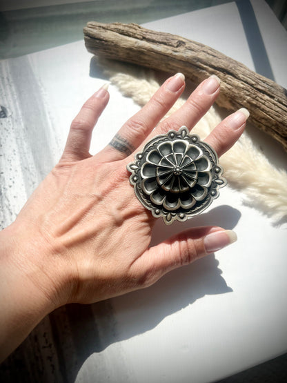 Adjustable L Tahe Flower Ring