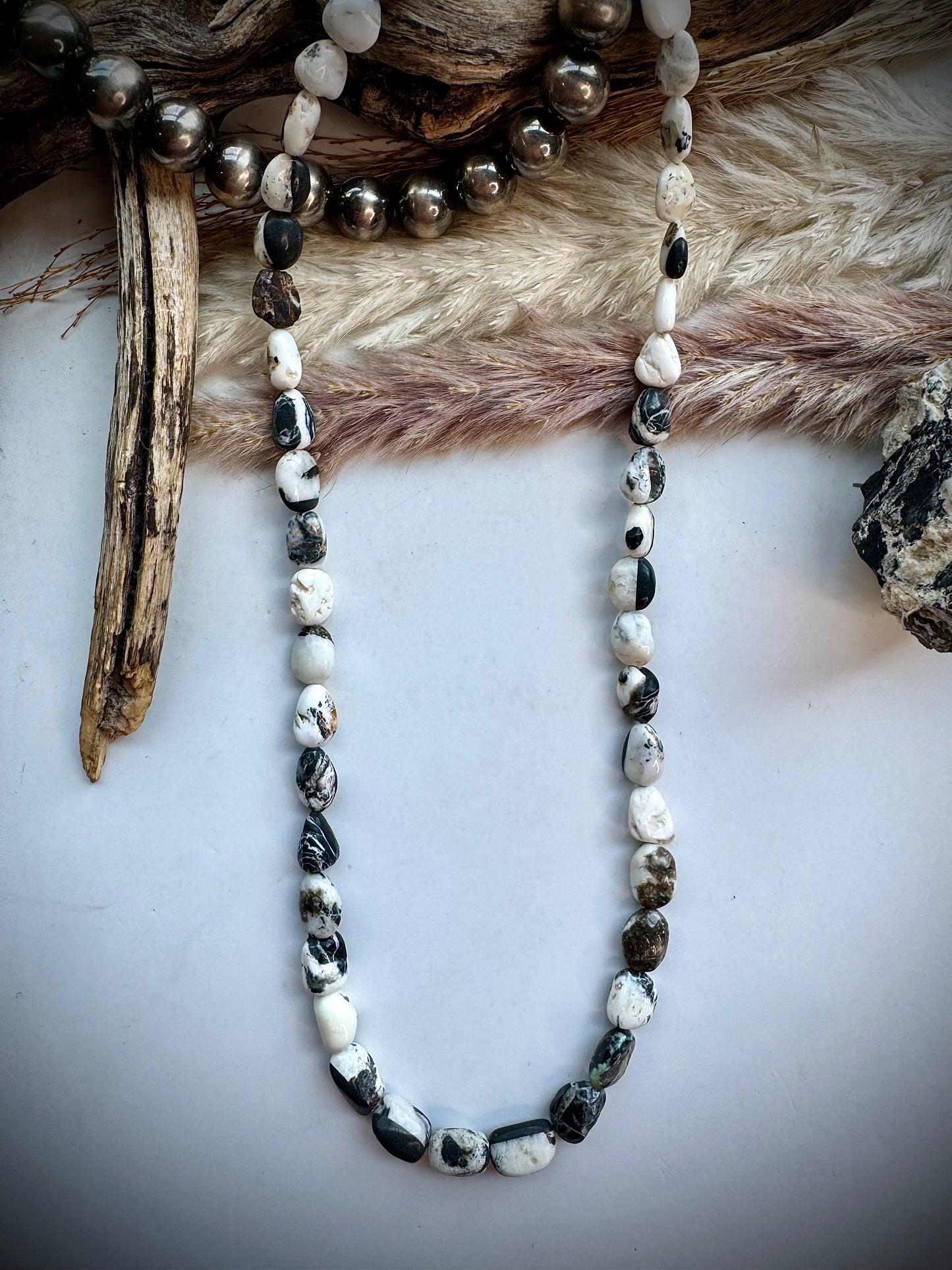17 1/2" White Buffalo Beaded Necklace