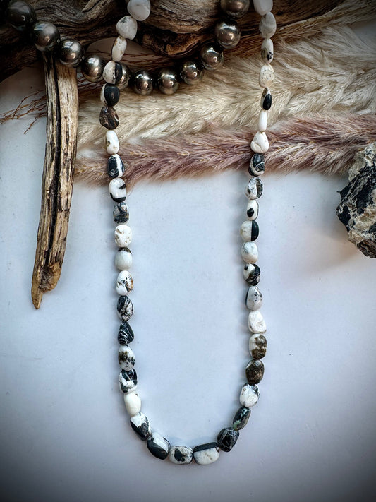 17 1/2" White Buffalo Beaded Necklace
