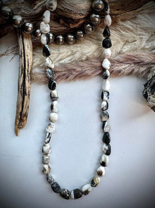 17 1/2" White Buffalo Beaded Necklace