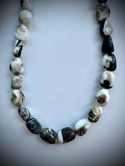 17 1/2" White Buffalo Beaded Necklace