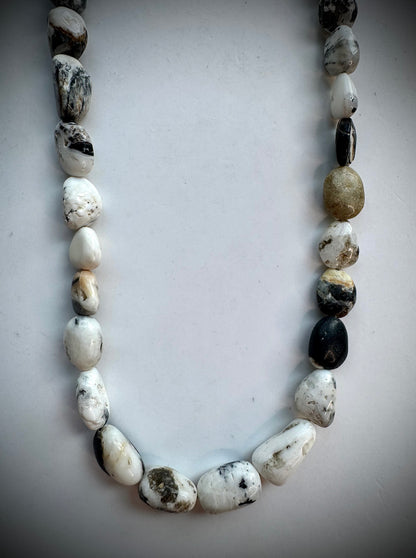 17 1/2" White Buffalo Beaded Necklace