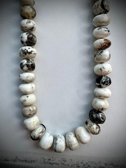 19" White Buffalo Beaded Necklace
