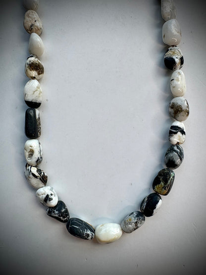 17 1/2" White Buffalo Beaded Necklace