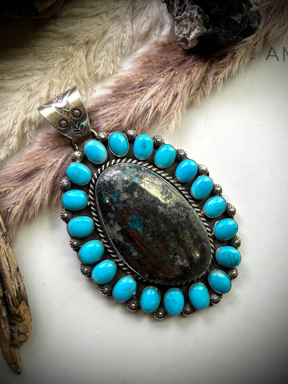 The Velaris Pendant