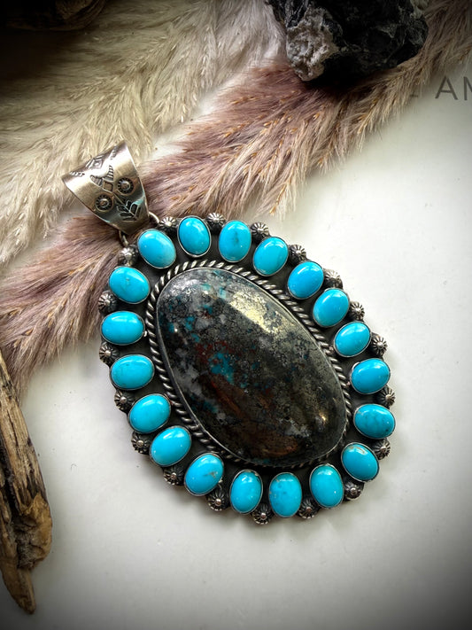 The Velaris Pendant