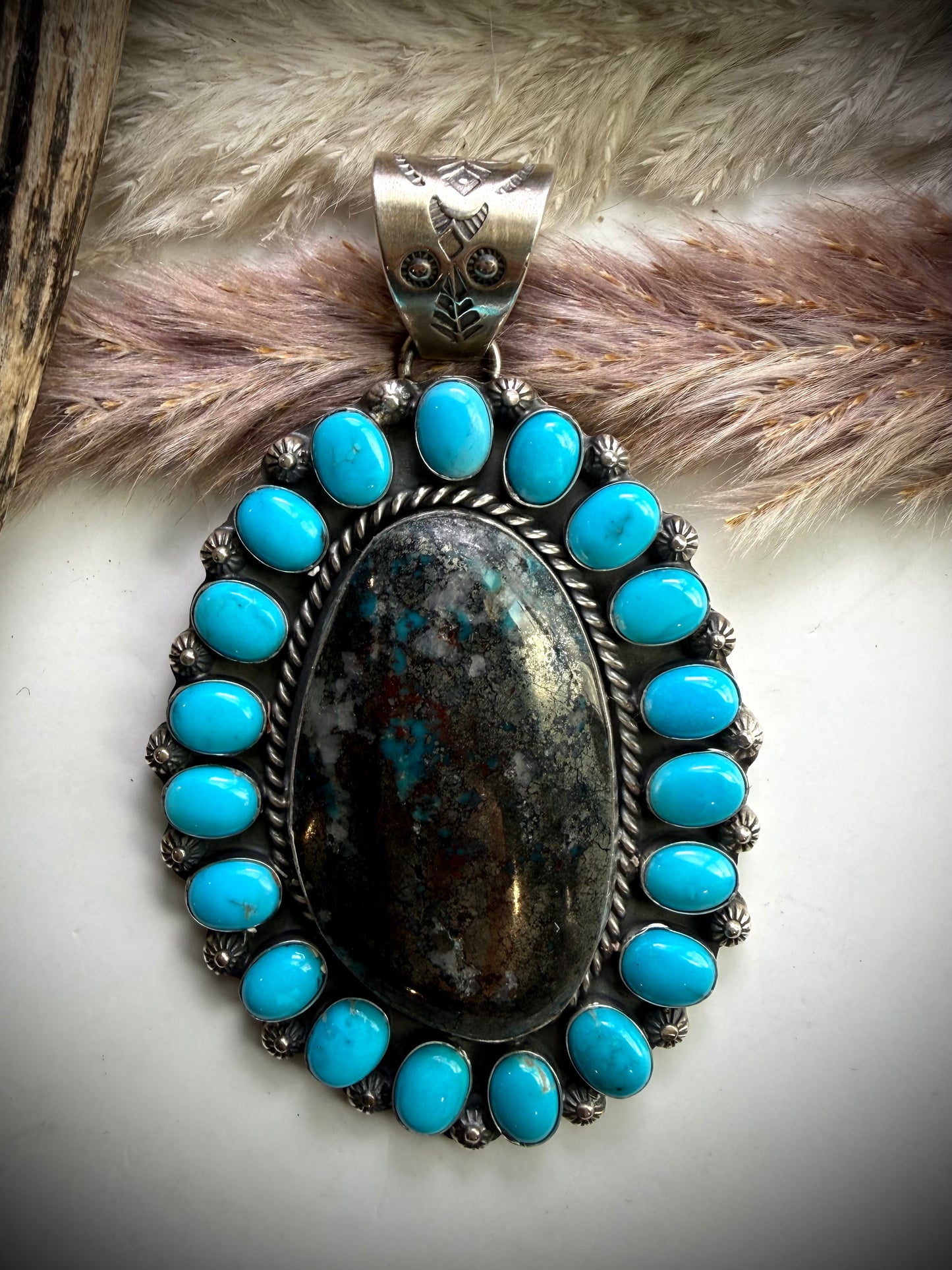 The Velaris Pendant