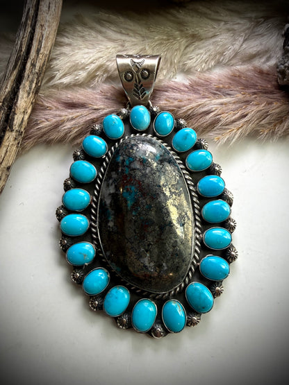 The Velaris Pendant