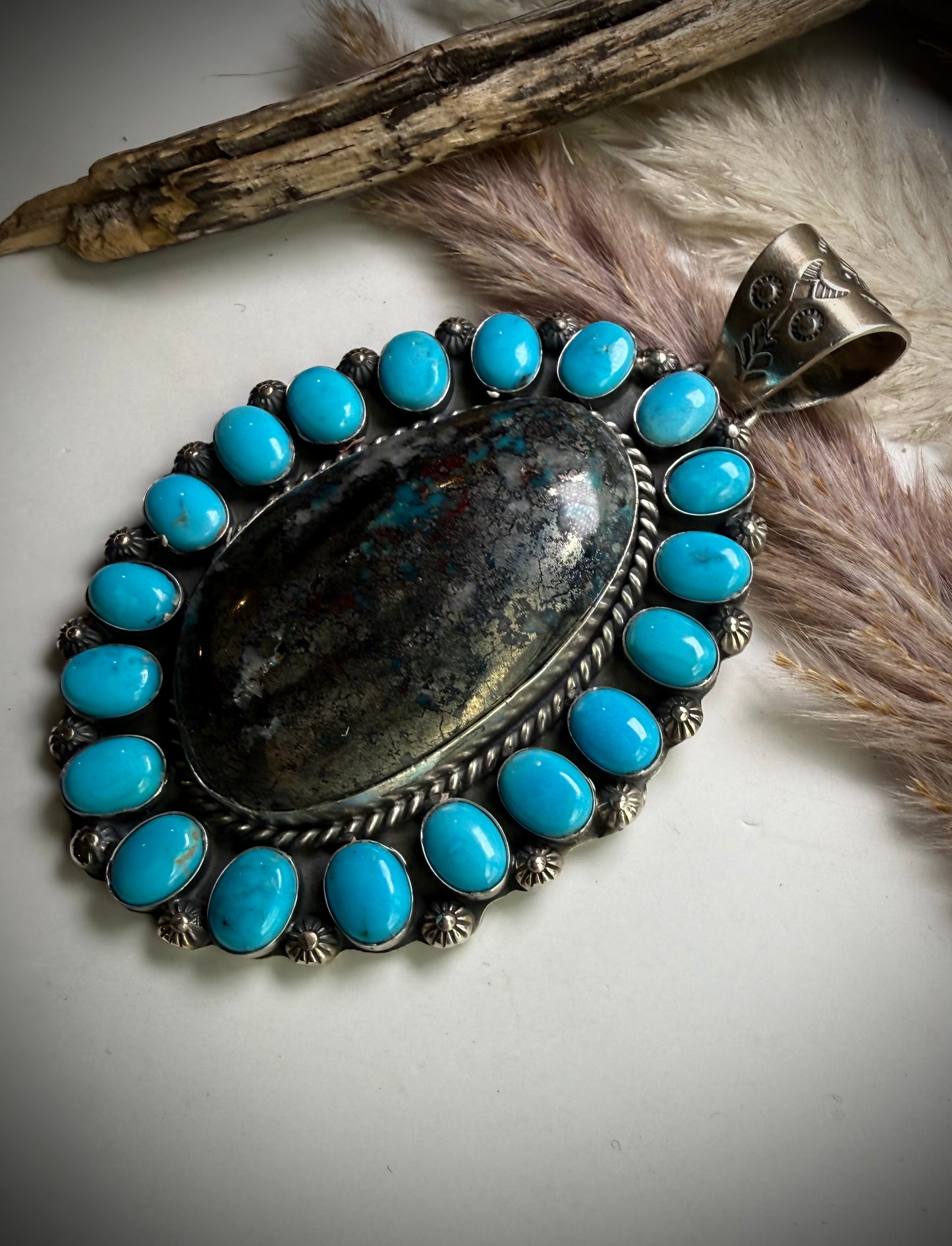 The Velaris Pendant