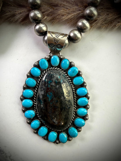 The Velaris Pendant