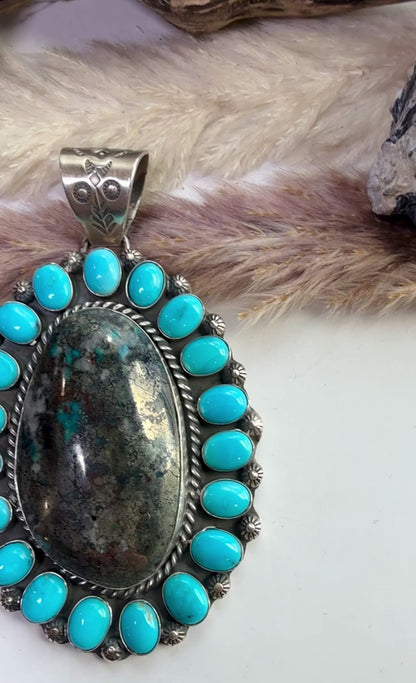 The Velaris Pendant